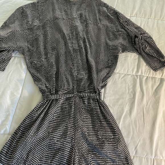 BCBGMaxazria white and white romper size large - Picture 5 of 6